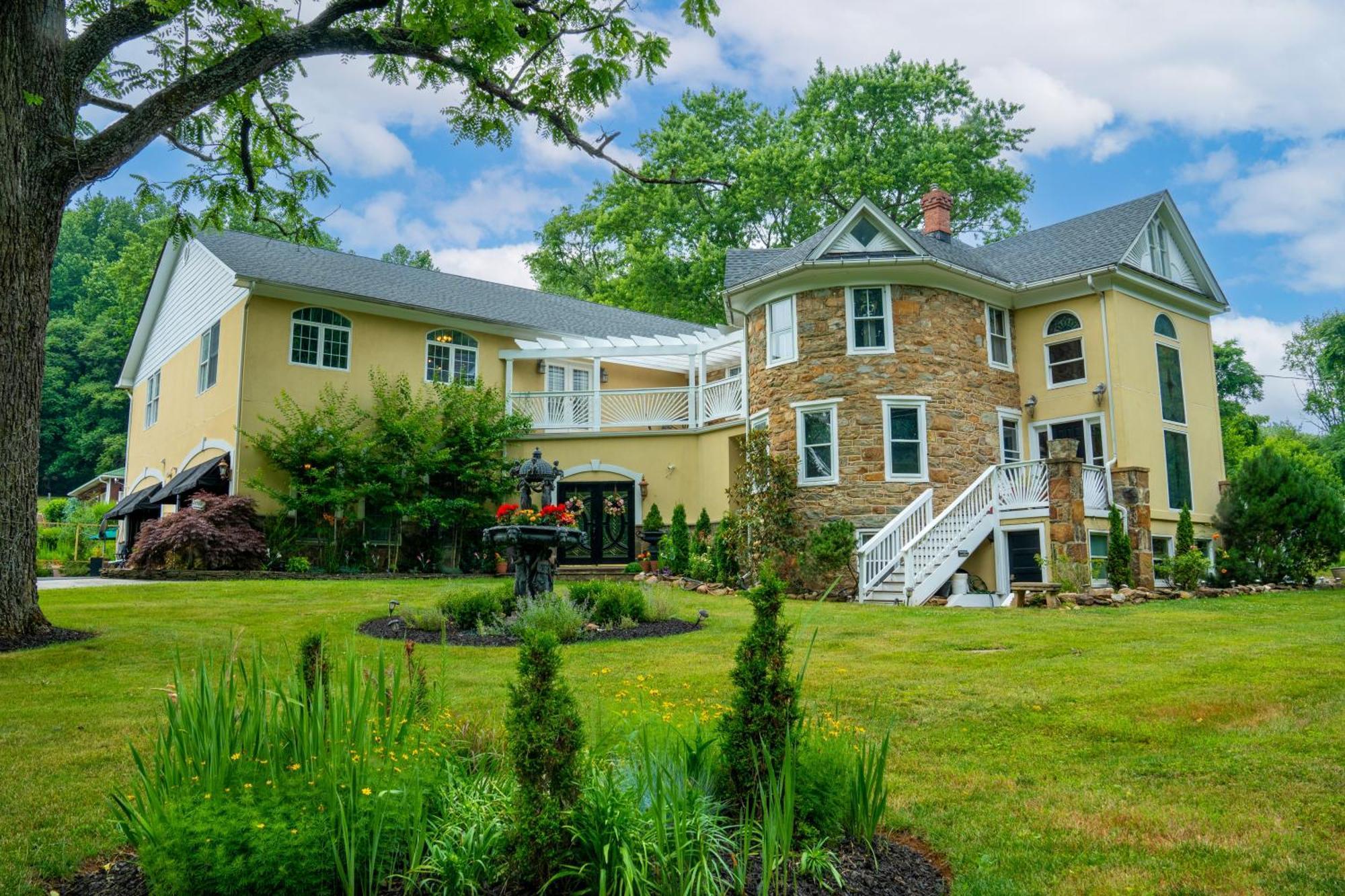 Stone Manor Boutique Inn Britain Exterior photo